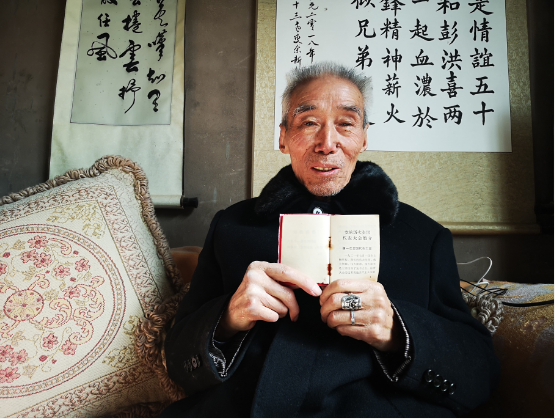 走近“五老”听故事丨捐红色藏品、办党史主题展 巴中84岁老人献礼建党百年