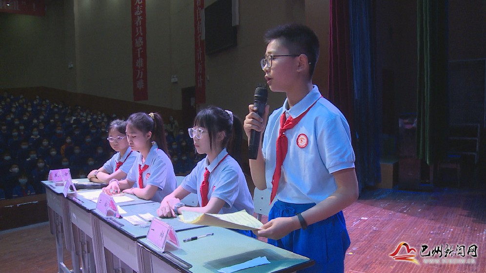 巴中棠湖外语实验学校：开展辩论赛  激发学生爱国情