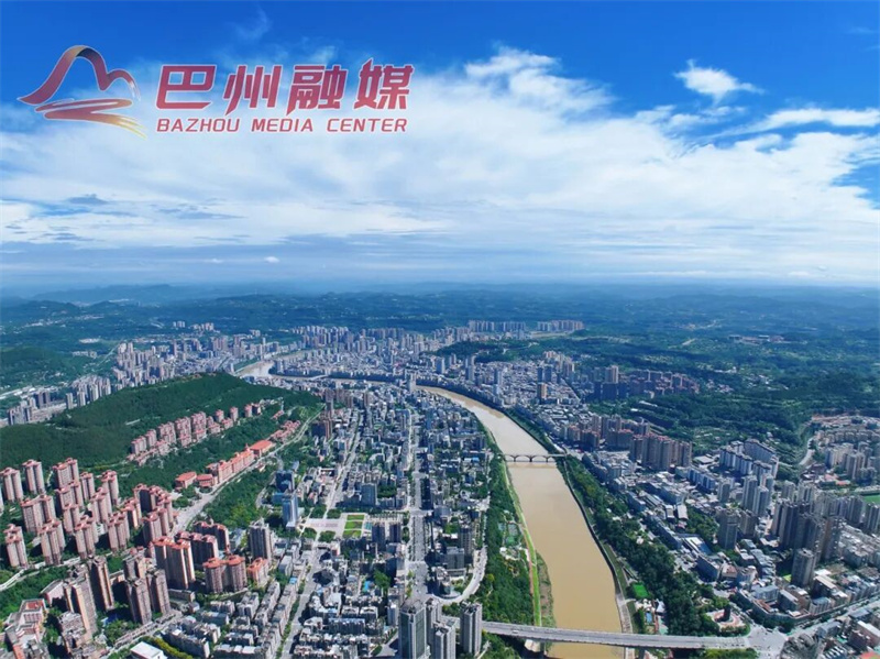 原图直出!雨后巴城:我直接蓝给你看