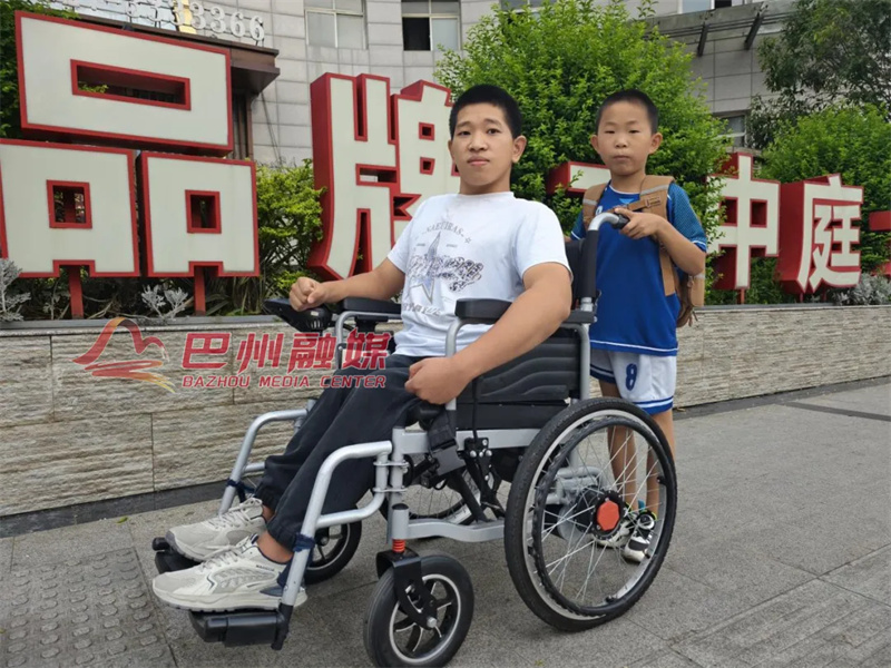 身困轮椅却心向阳光!我们能做什么?帮杨志林找一份兼职!