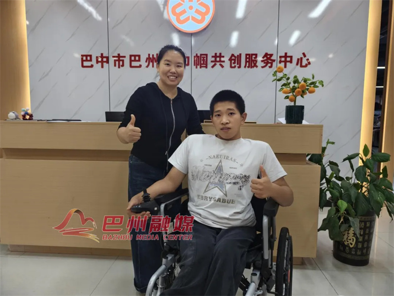 【聚焦“八大工程”】巴州区让温暖“主动上门” 助力轮椅青年在“巾帼工坊”圆就业梦