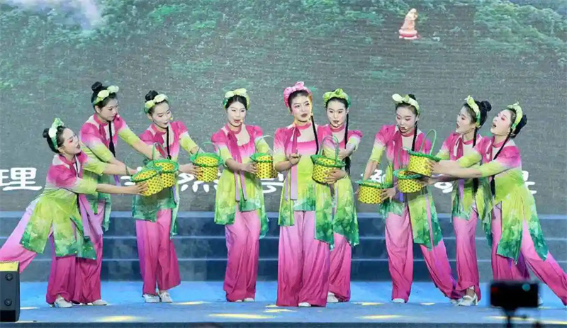 五市联欢嗨翻天！巴州这场“土味Fashion秀”赢麻了