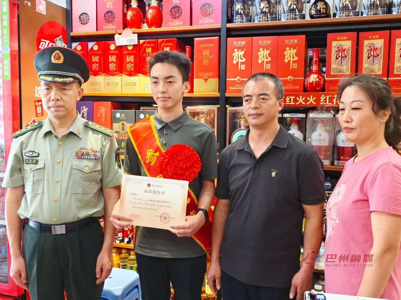 无上光荣！祝贺李佳坤圆梦军校”