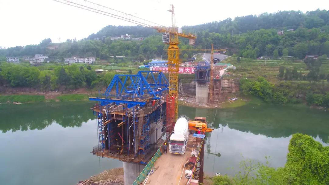 新进展！汉巴南铁路巴河大桥首个连续箱梁第一节段顺利完成浇筑