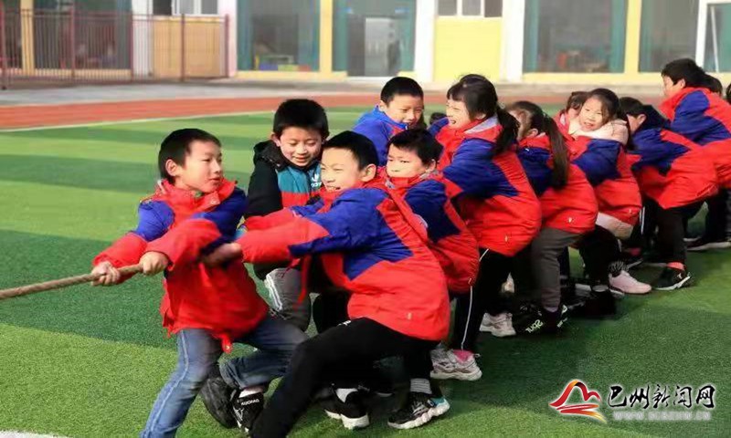 光辉小学：举行“奔跑吧，2022！”迎新春全员运动会