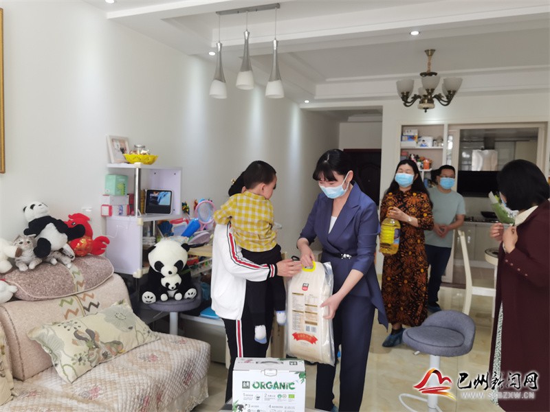 区妇联：走访慰问援沪抗疫医护人员家庭