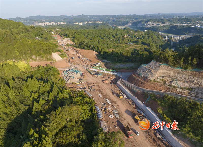 莲山湖大道基础设施项目加快建设中