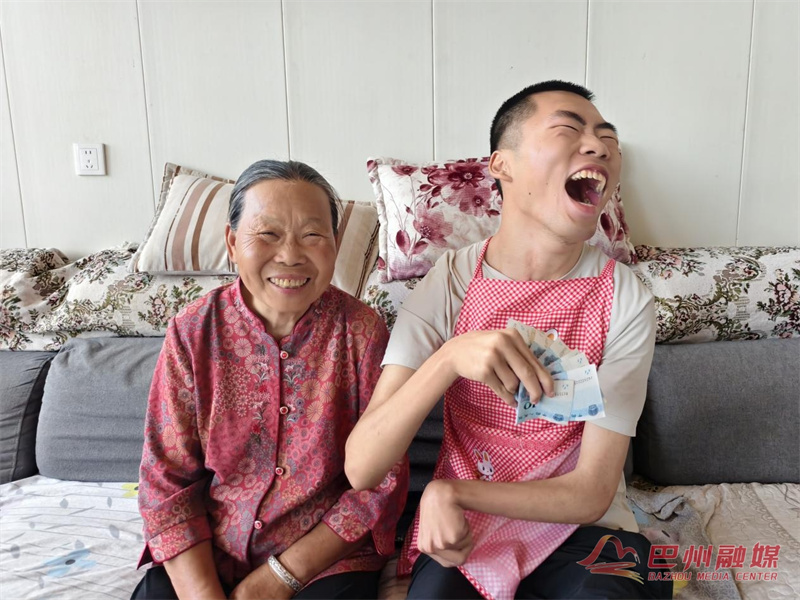 【我为群众办件事】轮椅上的“珠光”人生 巴州区妇联点亮残疾青年就业梦