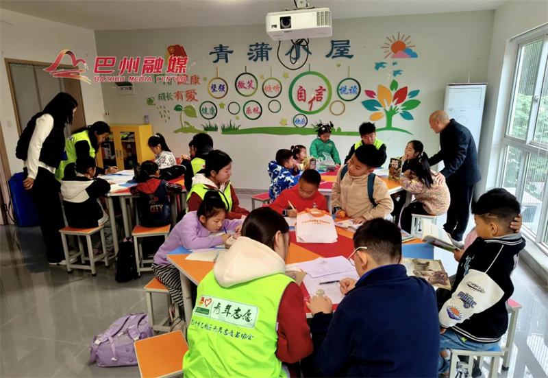 首年秋假托管“困局”，竟被这招“解”了？