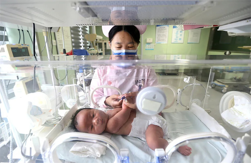 国家医保局：力争明年实现生娃基本“不花钱””