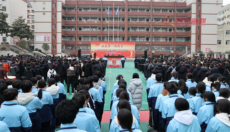 巴州区“红烛杯”教职工篮球比赛火热开赛