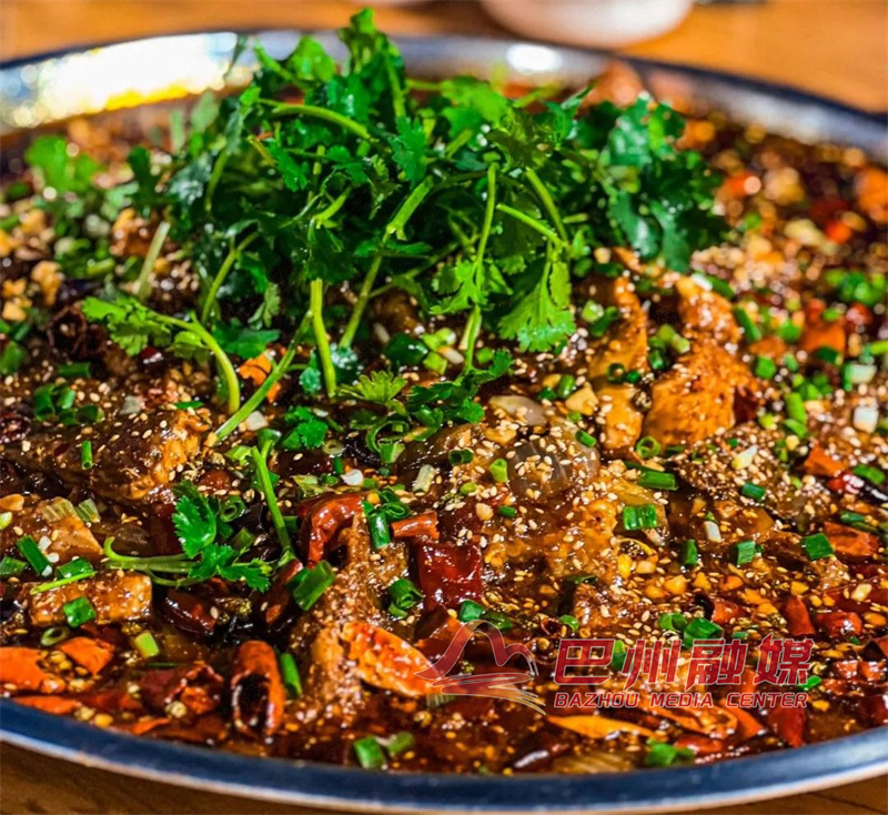 巴州美食江湖丨人均60元吃出“江湖宴”！巴中这家藏在老街的大排档