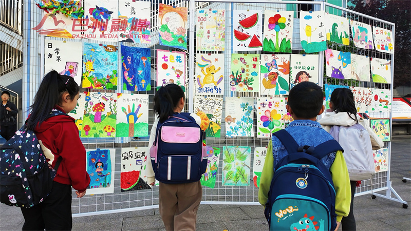 “悦读越快乐”！巴师附小幼儿园师生家长共赴一场书香之约