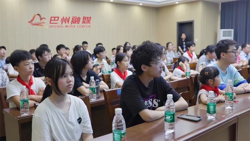 这个夏天，他们让乡村课堂“亮”了