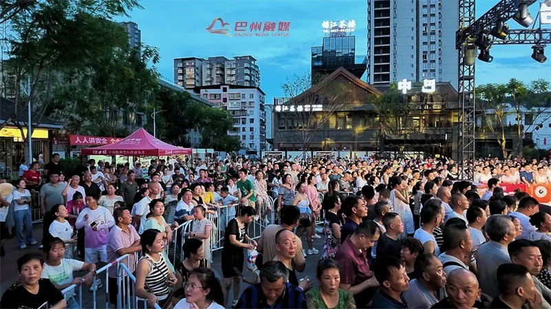 巴城的夜，正从“亮起来”到“火起来”！